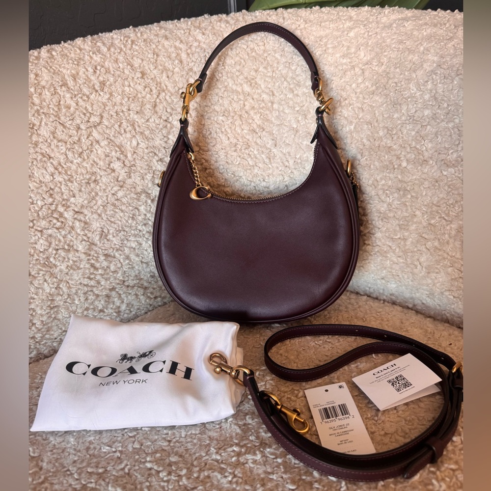 Coach NWT Jonie 22 in Black Currant